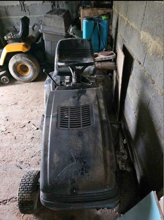 Trator de cortar relva MTD