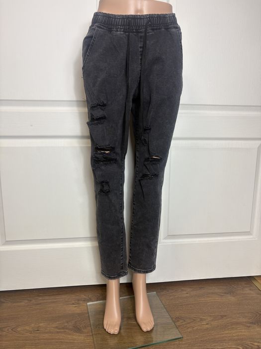 Jeansy joggery czarne  z dziurami M/L