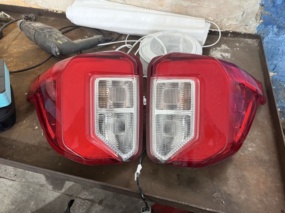 Задні ліхтарі стопи Ford Explorer 6