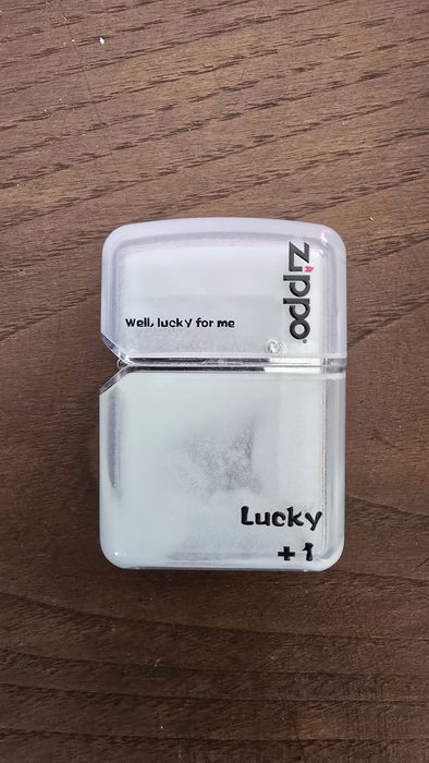 Isqueiro Zippo luminoso