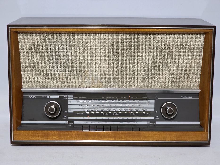 Rádio antigo reparado SABA