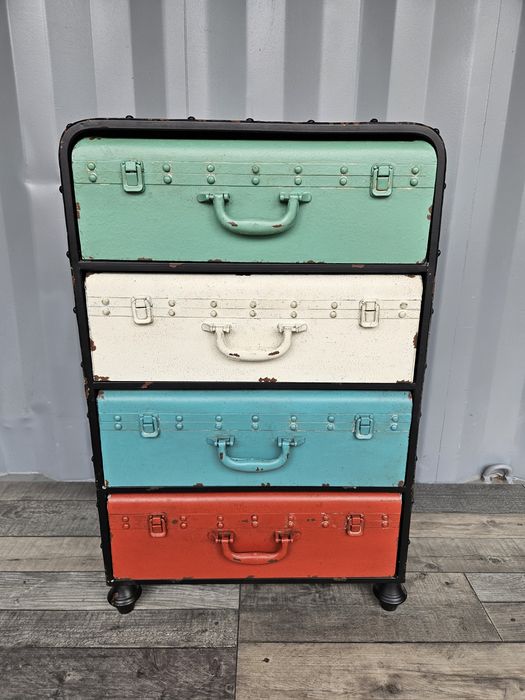 Metalowa komoda kolorowe szuflady walizki