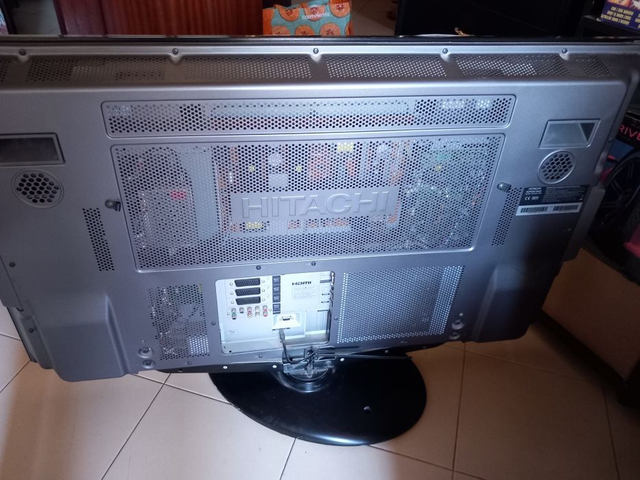 Tv grande Hitachi com comando