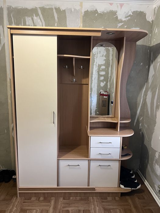 Продам прихожую.