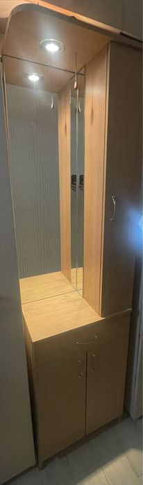 Коридорна шафка з дзеркалом