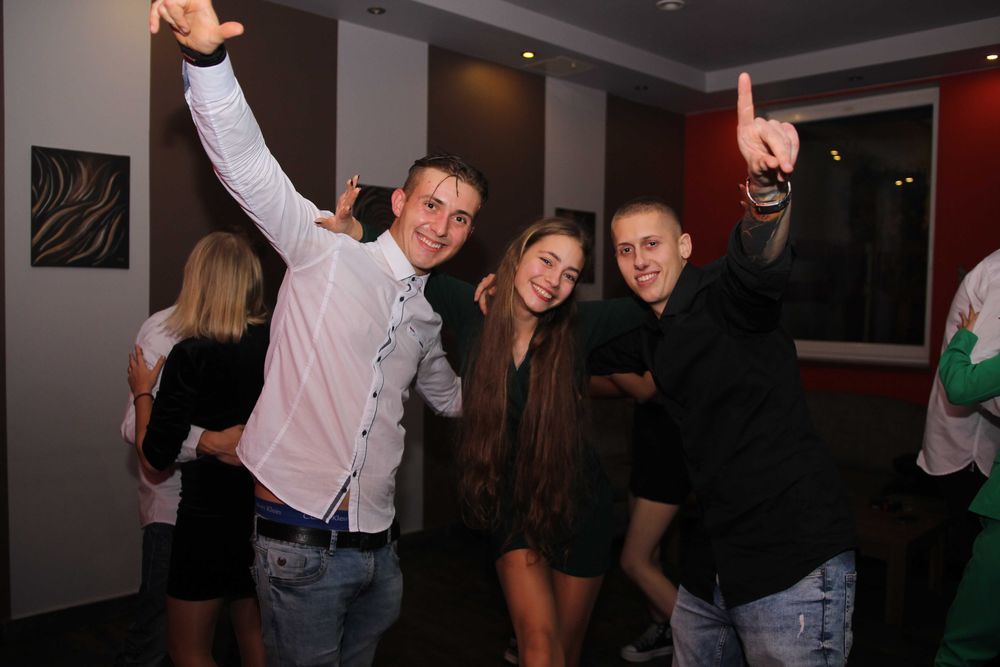 FOTOGRAF - zdjęcia 18stka osiemnastka/ślub/wesele/urodziny/rocznice