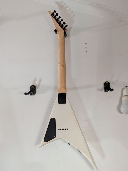 Guitarra Elétrica Jackson Randy Rhoades de pequena escala