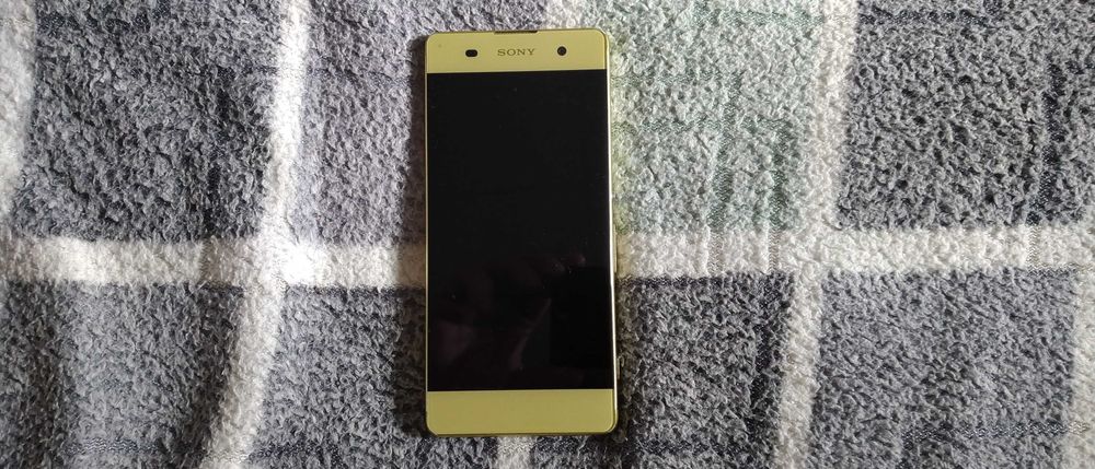 Sony Xperia  золотистый