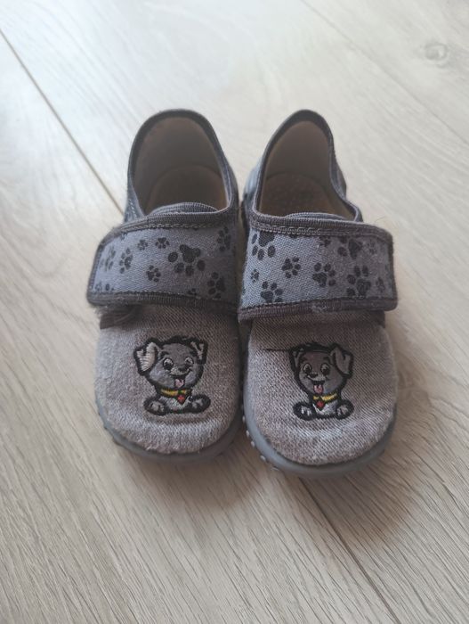 Kapcie smyk rozmiar 23