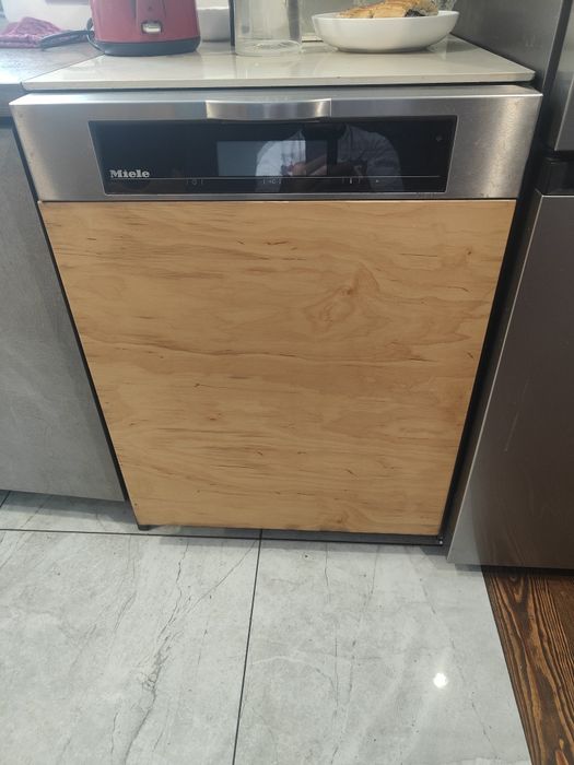 Посудомийні машинка Miele сенсорна під ремонт.