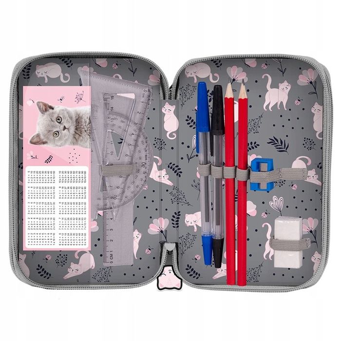 Trzykomorowy Piórnik Szkolny Z Wyposażeniem Paso Z Kotkiem Kotek Bryty