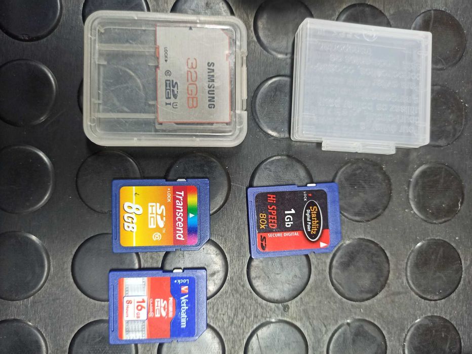 Câmera SLR Canon EOS 550D + Canon 18-135mm 1:3.5-5.6 IS