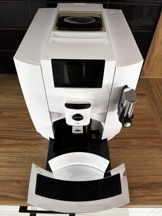 Ekspres automatyczny JURA E8 (eb) Piano White