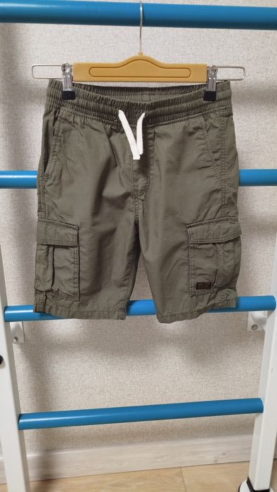 Шорти H&M 134р. хакі