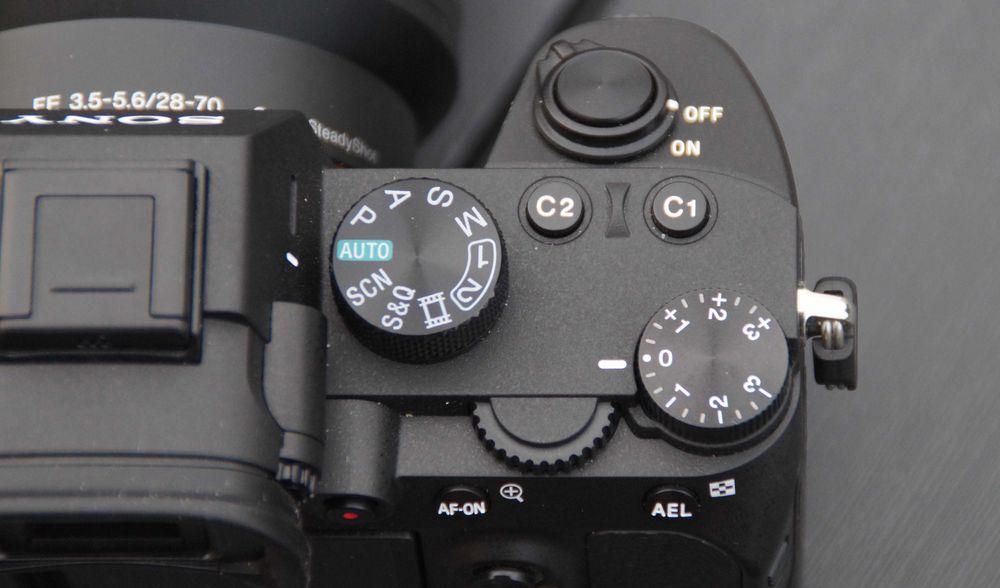 SONY Alpha A7 III UHD 4K ILCE-7M3 + FE 28–70mm f/3.5-5.6 SEL2870