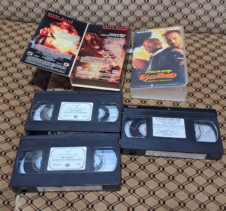 Três Filmes em VHS