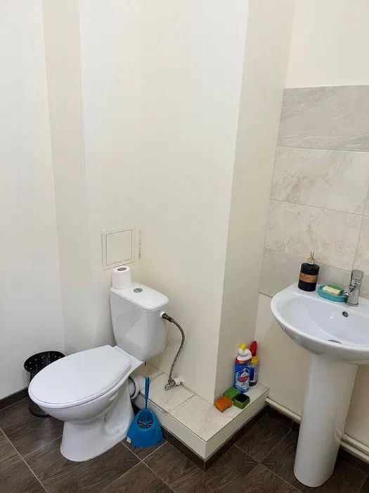 Продам 4-комн квартиру в районе Титова ул.