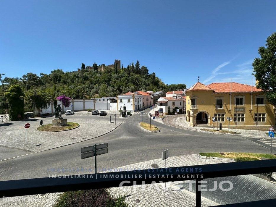 Apartamento T3 com arrecadação e vistas para o Castelo de Tomar e M...