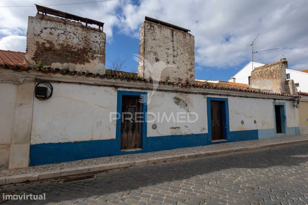 3 Moradias com Logradouro de 2750m2, em Bencatel