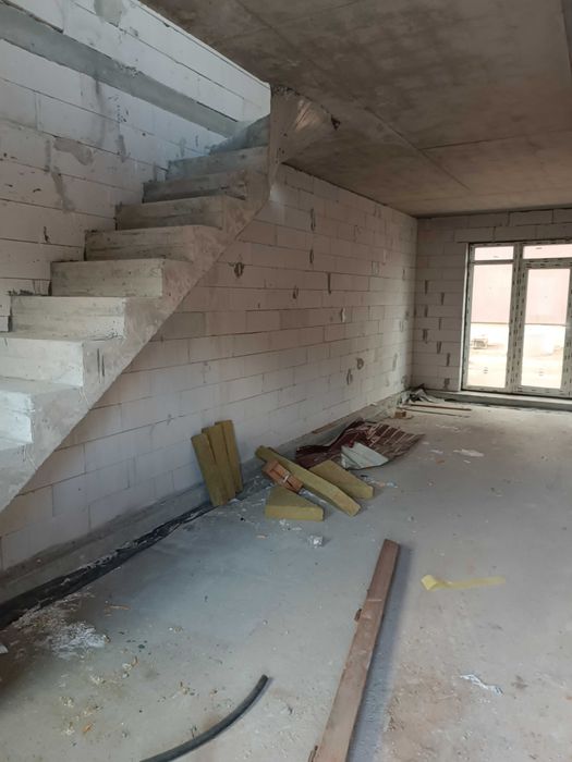 Готовий таунхаус біля озерв Петропавлівська Борщагівка