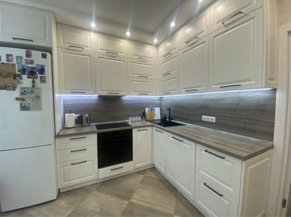 Продам 2 кімнатну вул. Південно Кільцева ( район кварцу )