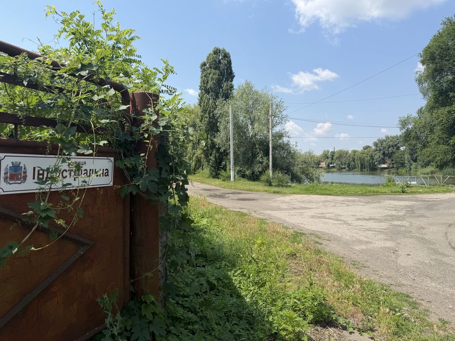 Комерційна територія 1га у межах міста.
