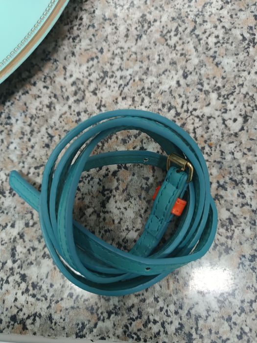 Vendo cinto verde escuro para mulher bom esto