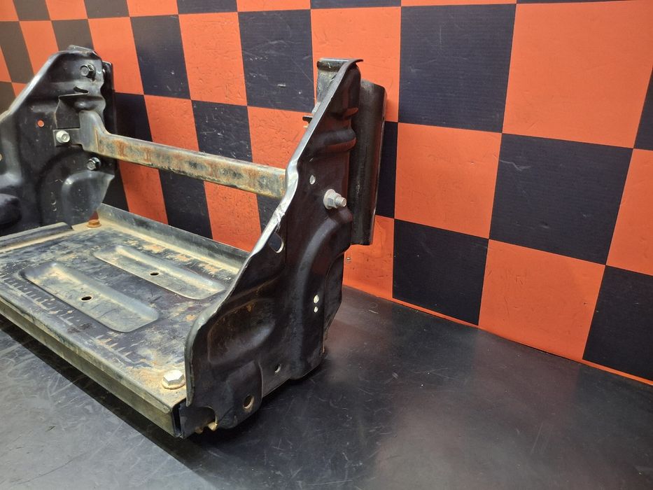 Base / caixa da bateria MITSUBISHI TRUCKS Canter