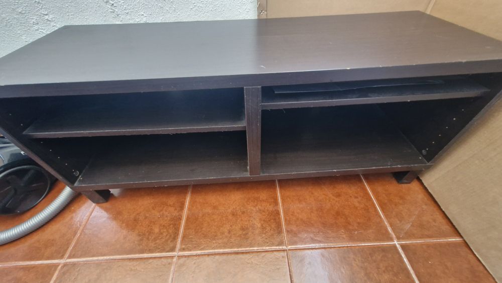 Móvel ikea com pés