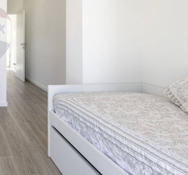 Cama dupla individual com colchoes
