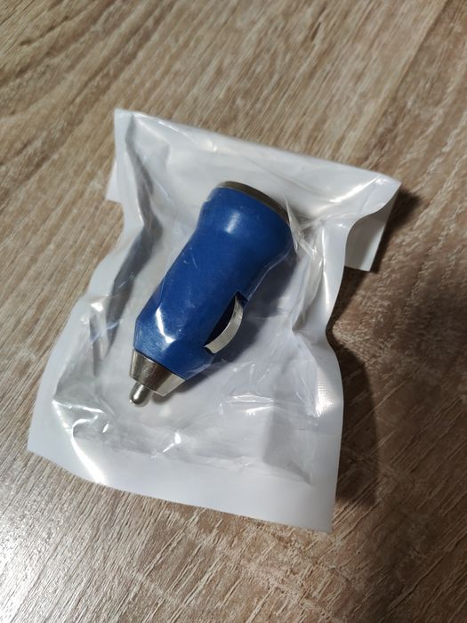 Ładowarka samochodowa NOWA
