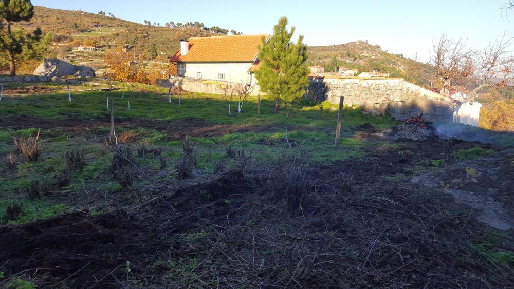 Terreno Urbano + Rústico, em Melcões, Lamego!