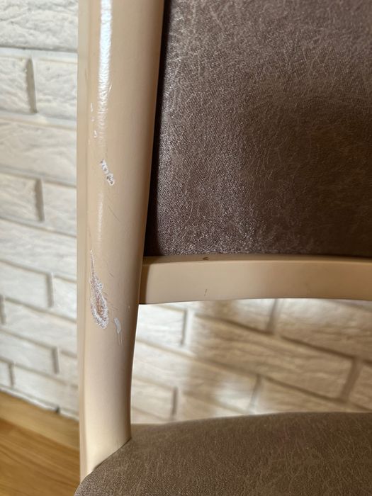 Стіл та стільці для кухні