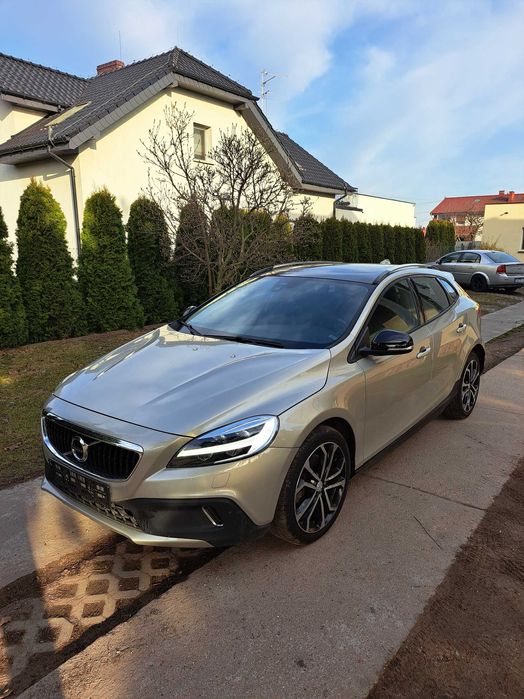 Volvo V-40 Cross Country 2.0 T-3 152 KM bogata wersja