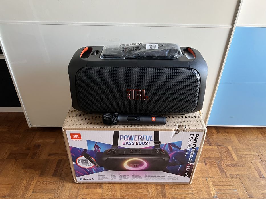 Vendo coluna JBL On-The-Go com microfone e caixa, como nova!!