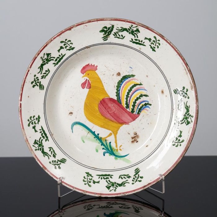 Dois pratos antigos em faiança portuguesa