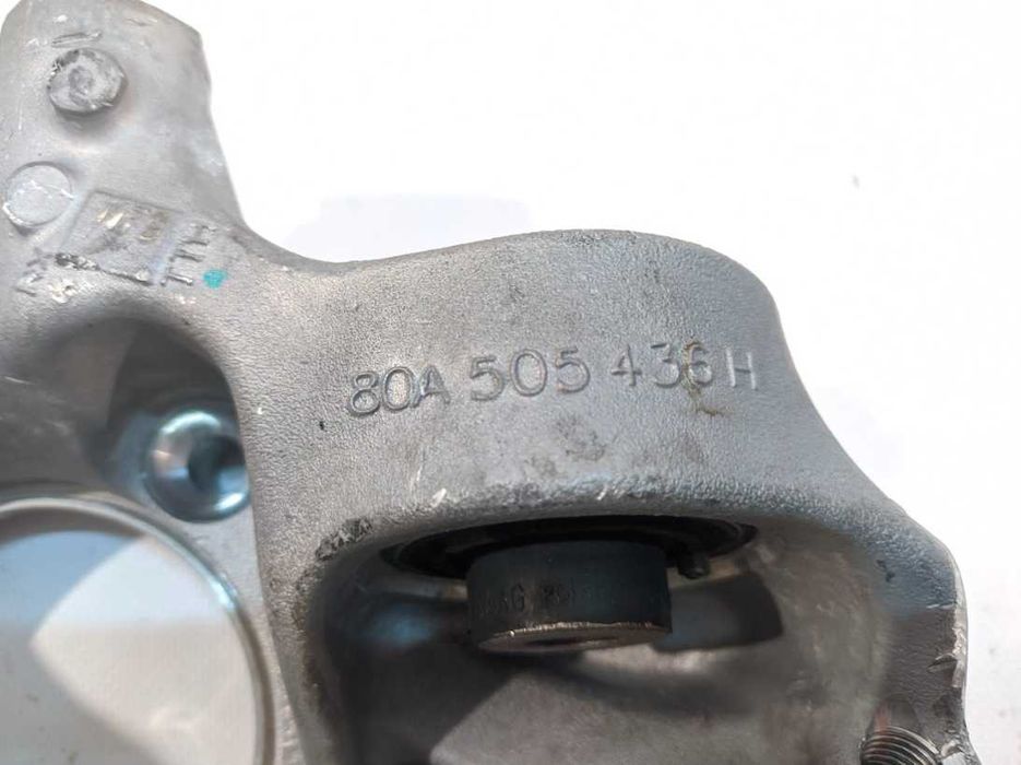 Поворотный кулак AUDI Q5 80A ступиця задня