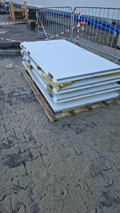 Sprzedam skrzydła stalowe drzwiowe 110