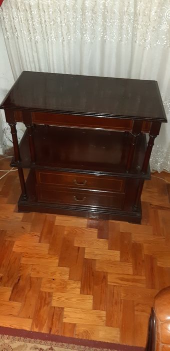 Mesa para  TV  em mogno