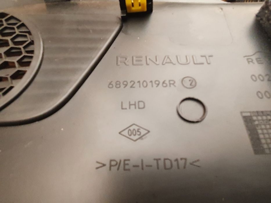 Renault Captur II 2019-  plastik tunelu osłona tunel dekor zaślepka