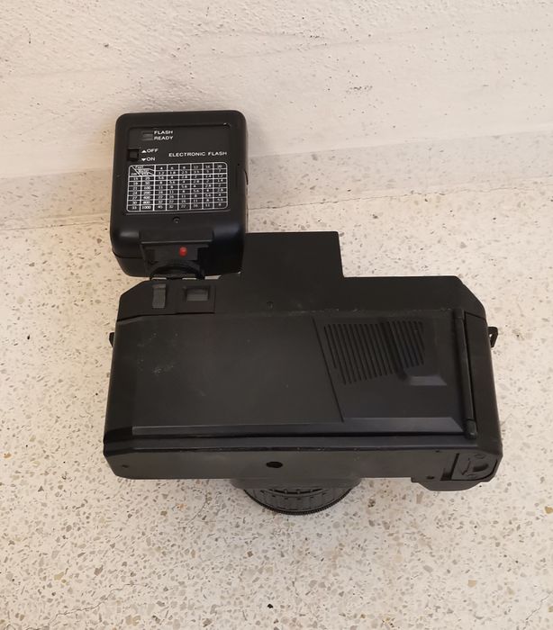 Máquina fotográfica OLYMPUS 
Ótima para colecionadores. 
Funciona a pi