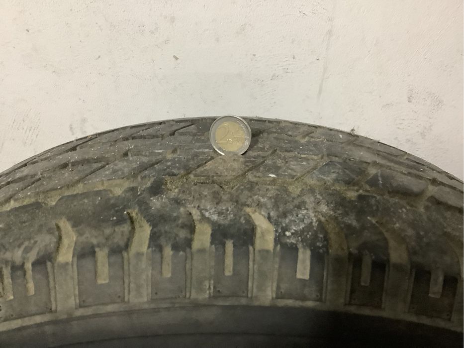 Pneu Wrangler Goodyear AT 245/70/16 usado