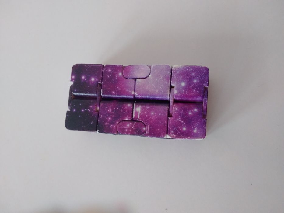 Fidget Cubo infinito.