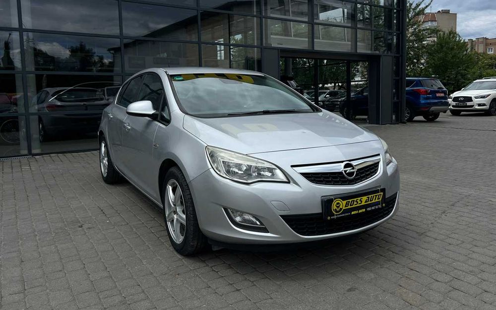 Opel Astra 2010 року