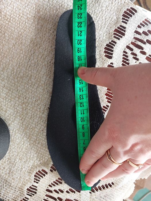 Нові шкіряні кросівки на хлопчика