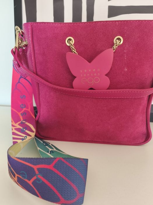 Zamszowa torebka EGO z motylem fuksja
