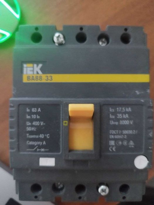 Автоматичний вимикач IEK ВА88-33 63А 3P 35кА