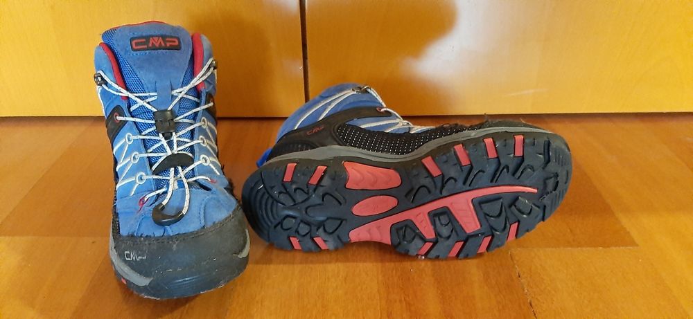 Botas de criança,  tam 33 impermeáveis