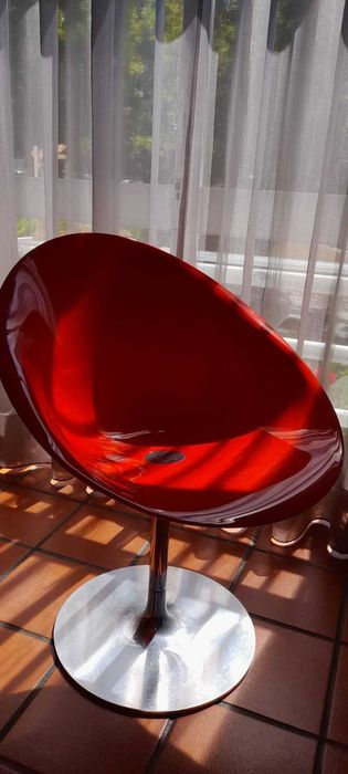 Cadeira design vermelha giratória com pé inox