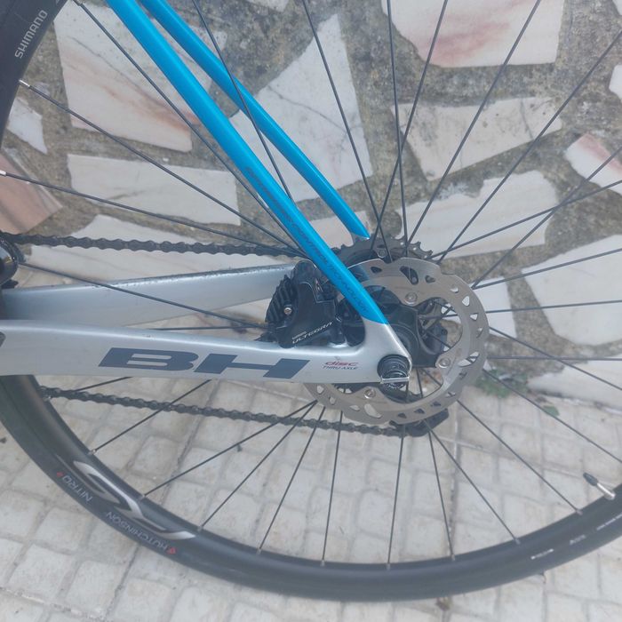 Bicicleta ciclismo BH S/M de carbono.